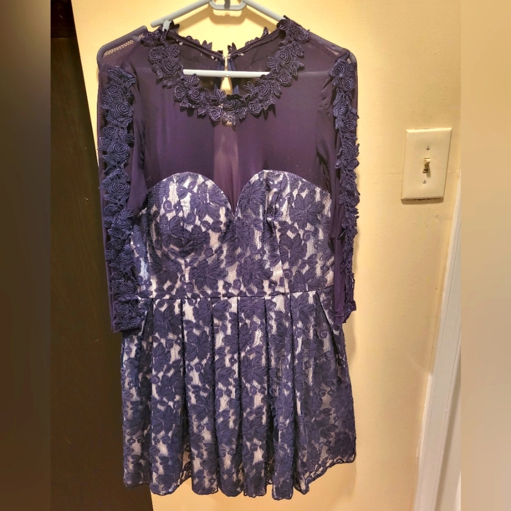 Stunning mesh lace sweatheart neckline fit and flare quarter sleeve dress
